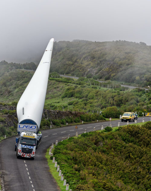 wind turbine (WTG) wing being transported by truck